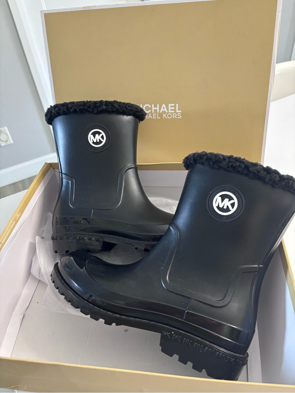 Michael Kors Montaigne Faux Shearling-Line PVC